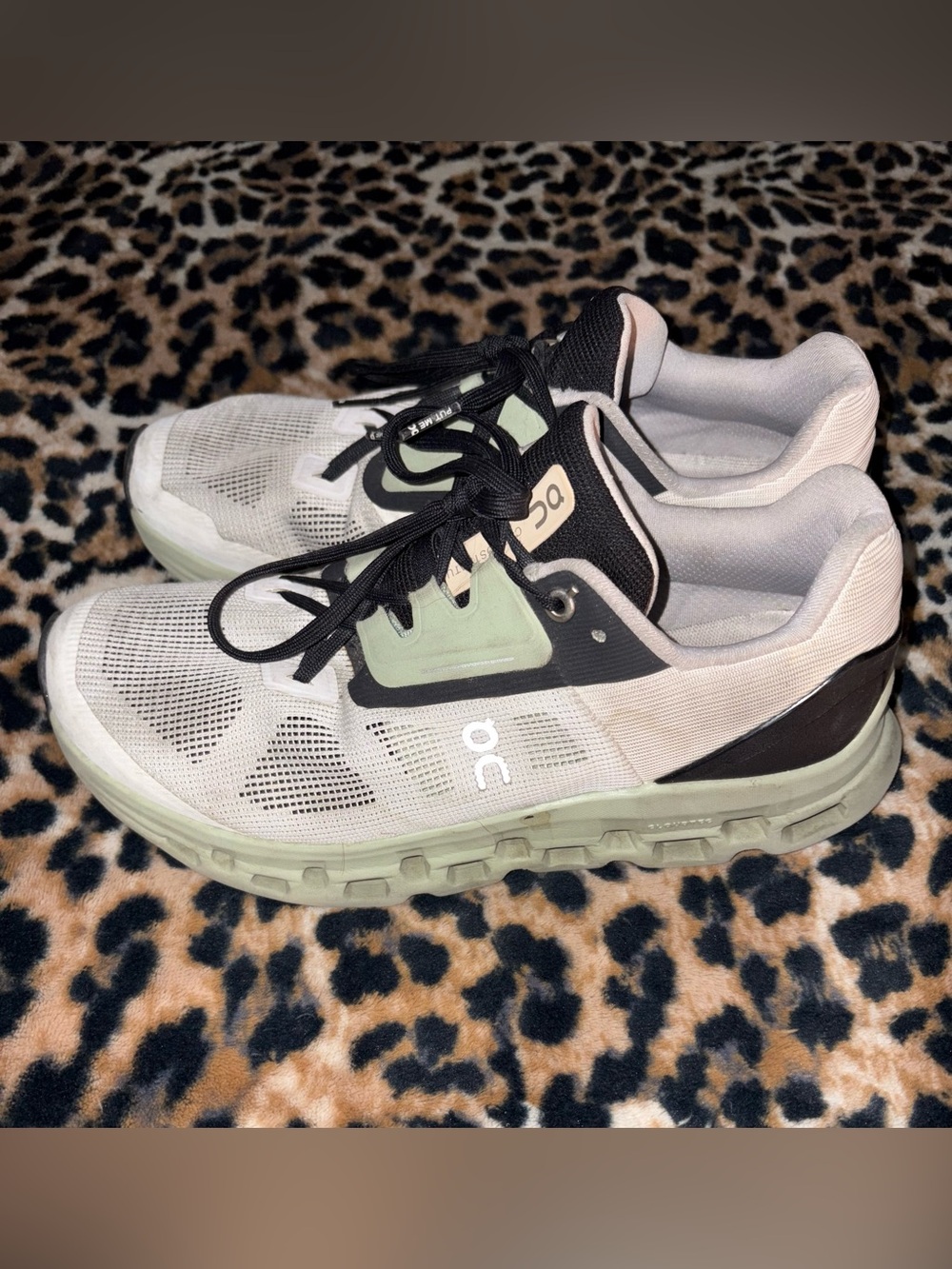 OnCloud Running Women's Size 9 CloudStratus Sneakers